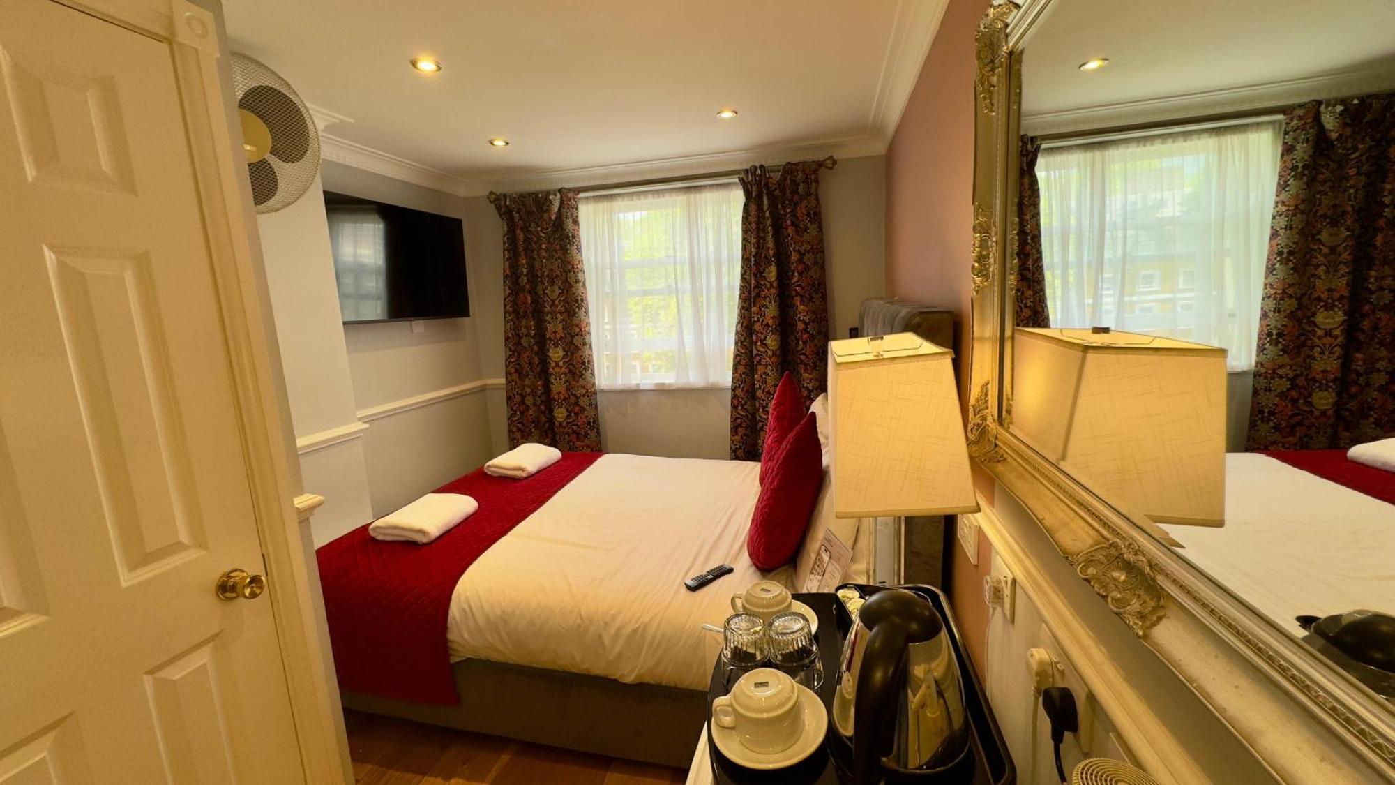 Classic Hyde Park Hotel Лондон Экстерьер фото